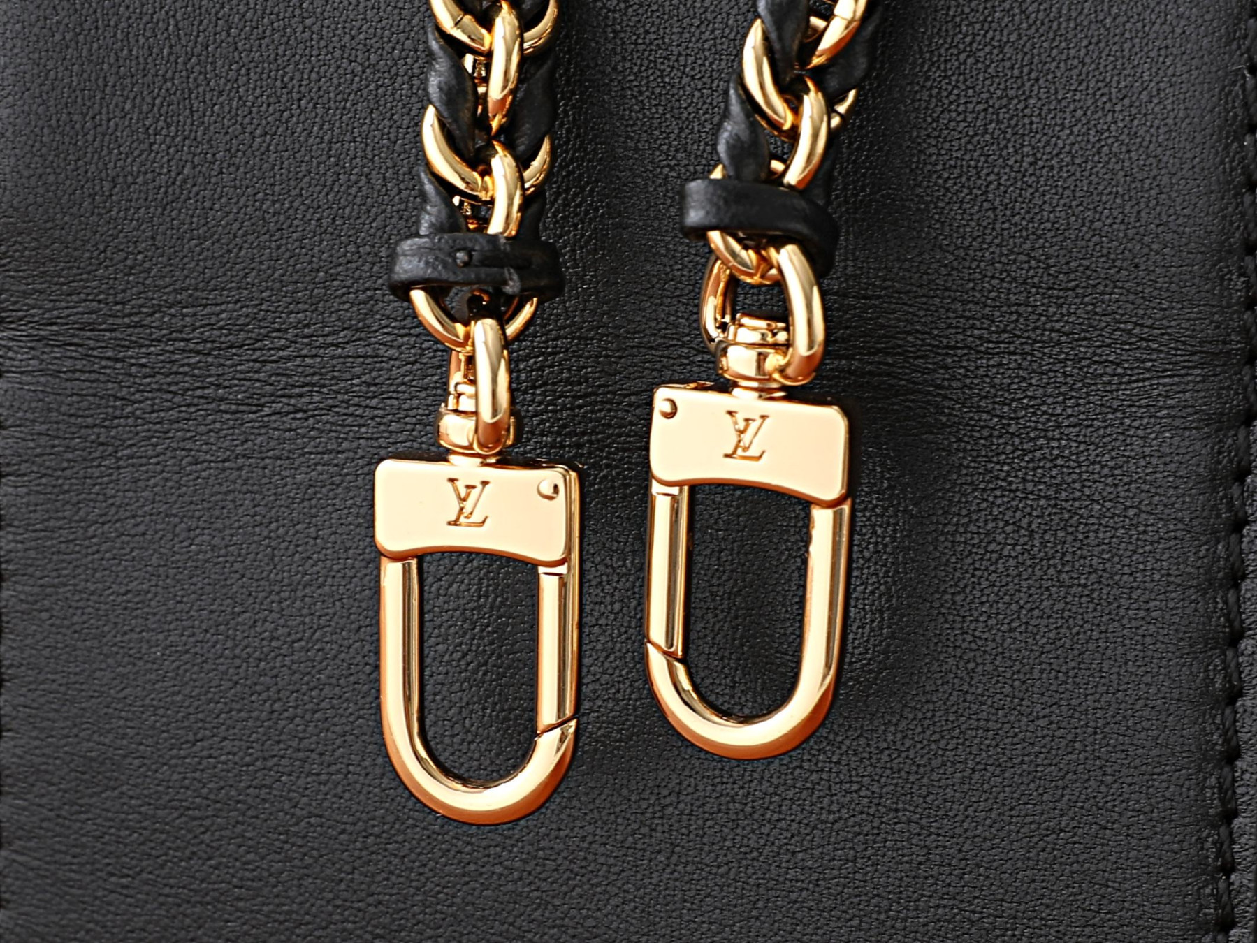 LV Vanity Chain Pouch M3A372 19x11.5x6.5cm