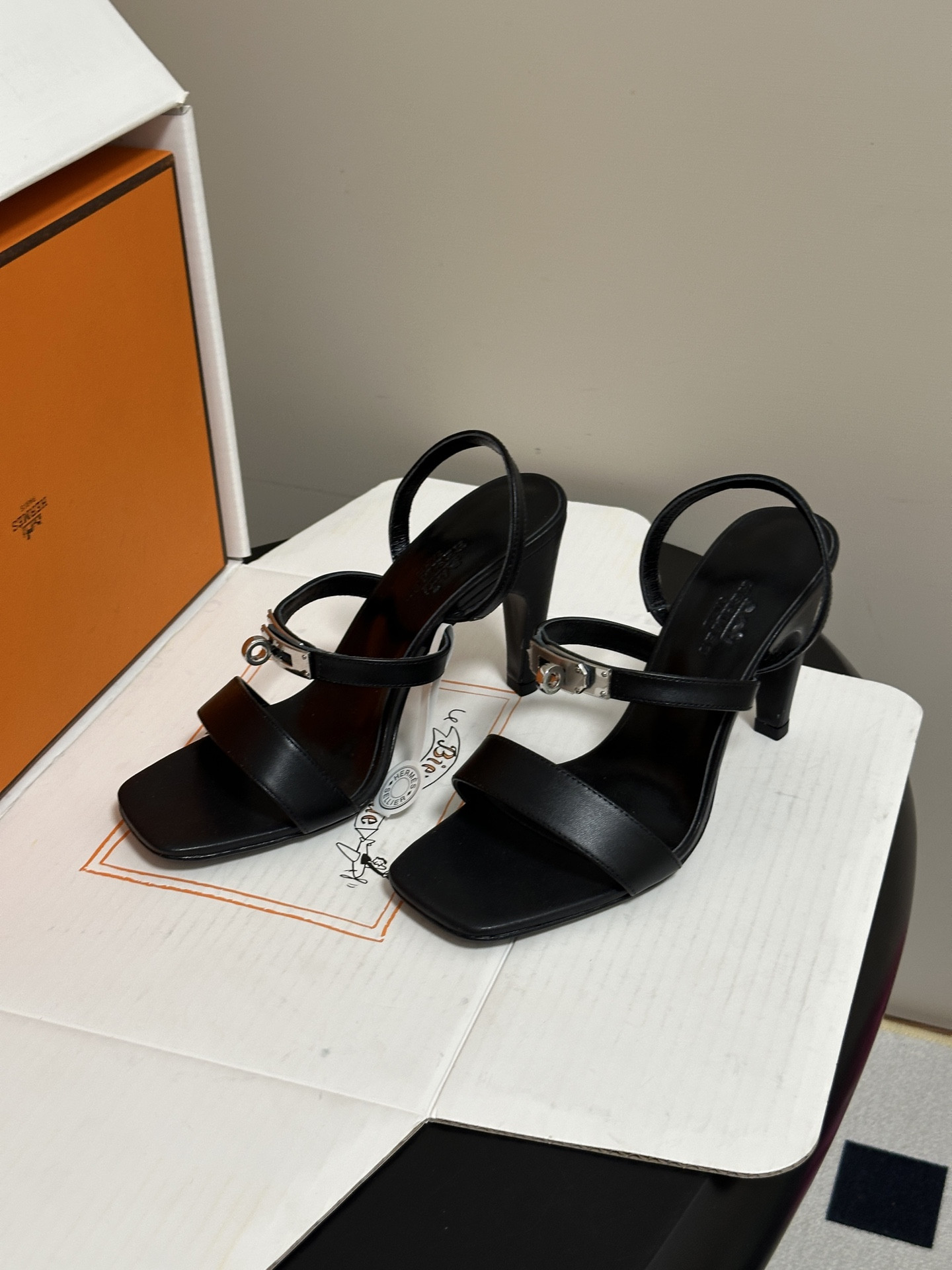 UA H**me5 Glamour Sandals