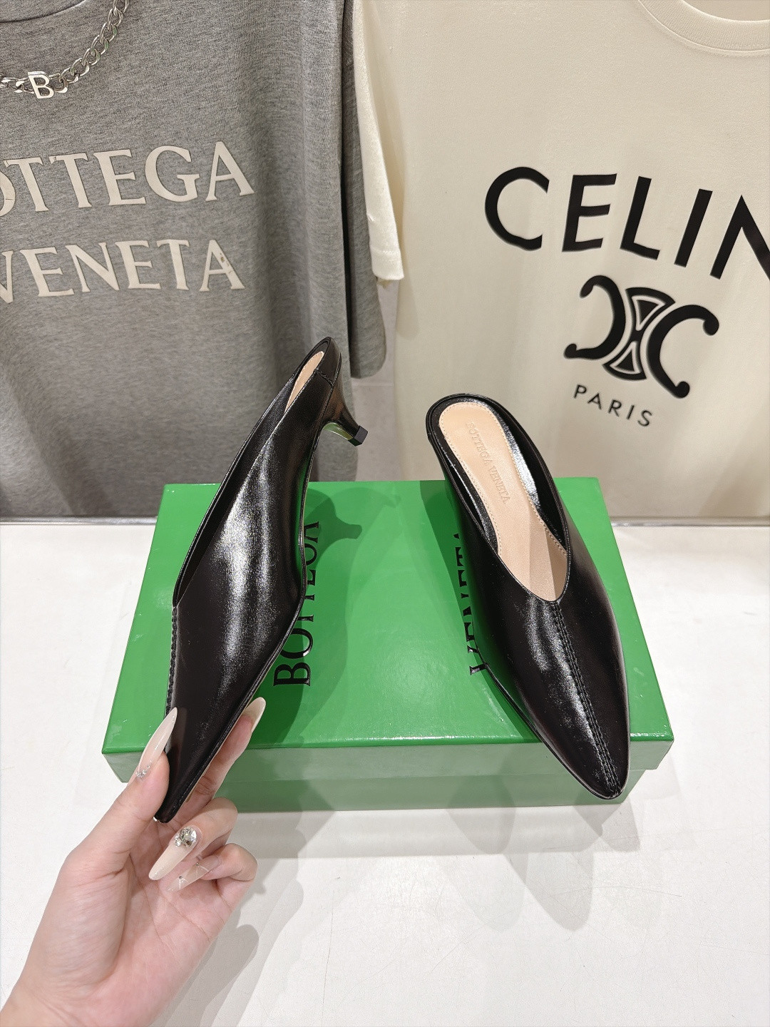 UA B0tt*ga Ven*ta Vesta Mule Pump 4cm Heel