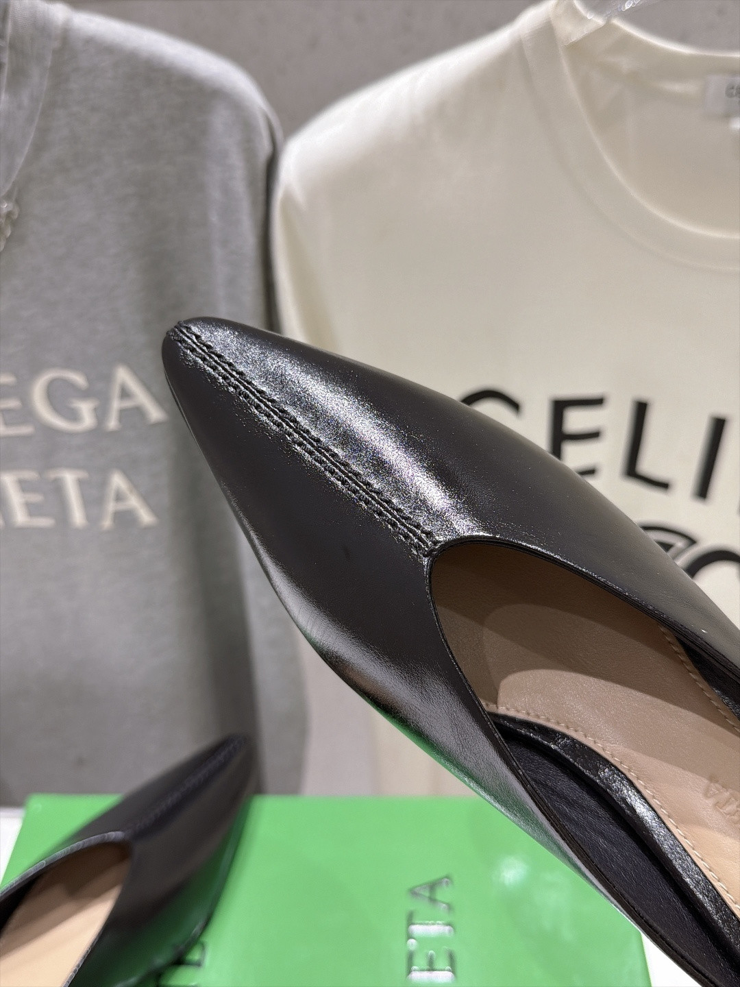 UA B0tt*ga Ven*ta Vesta Mule Pump 4cm Heel