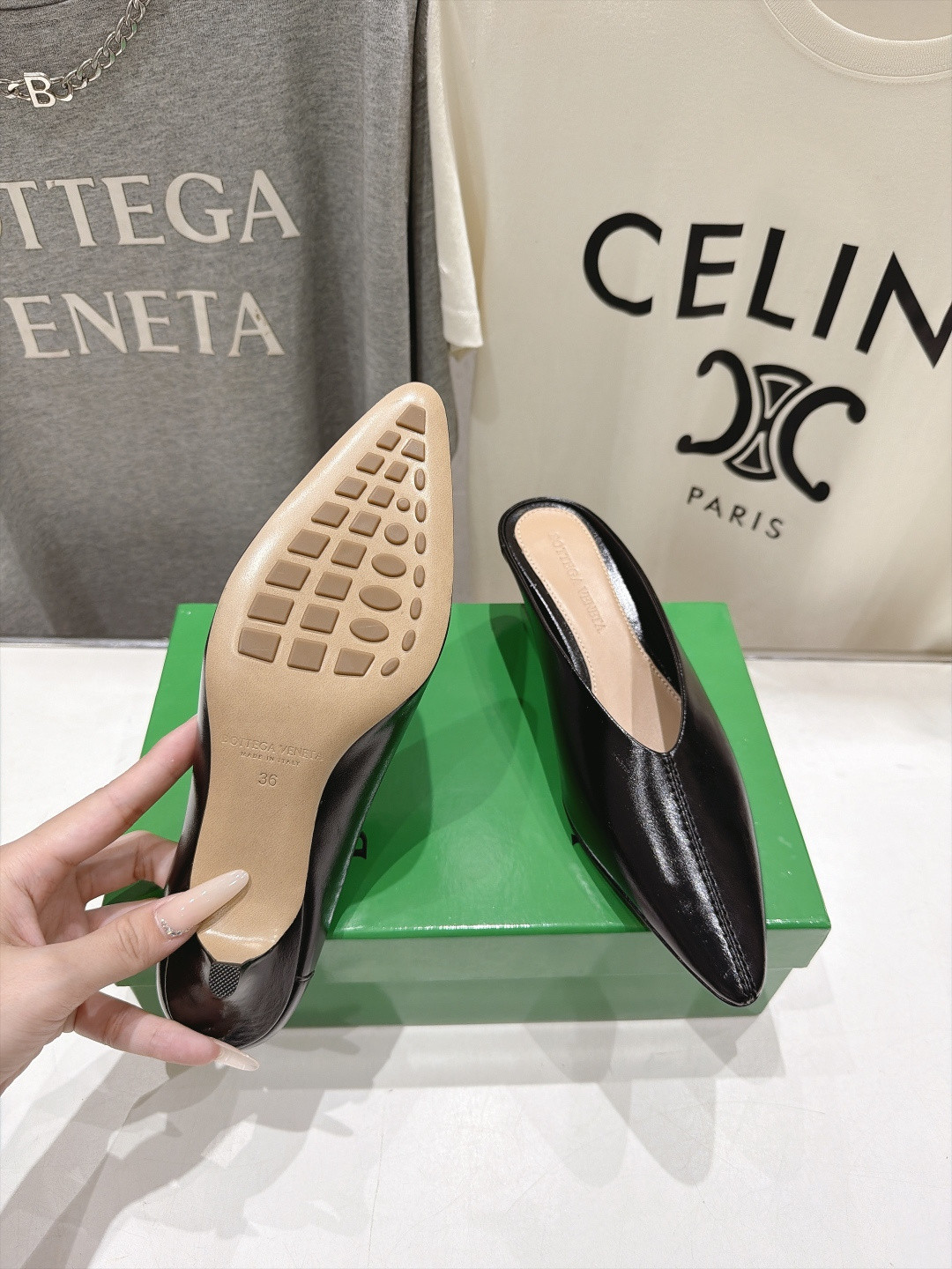 UA B0tt*ga Ven*ta Vesta Mule Pump 4cm Heel
