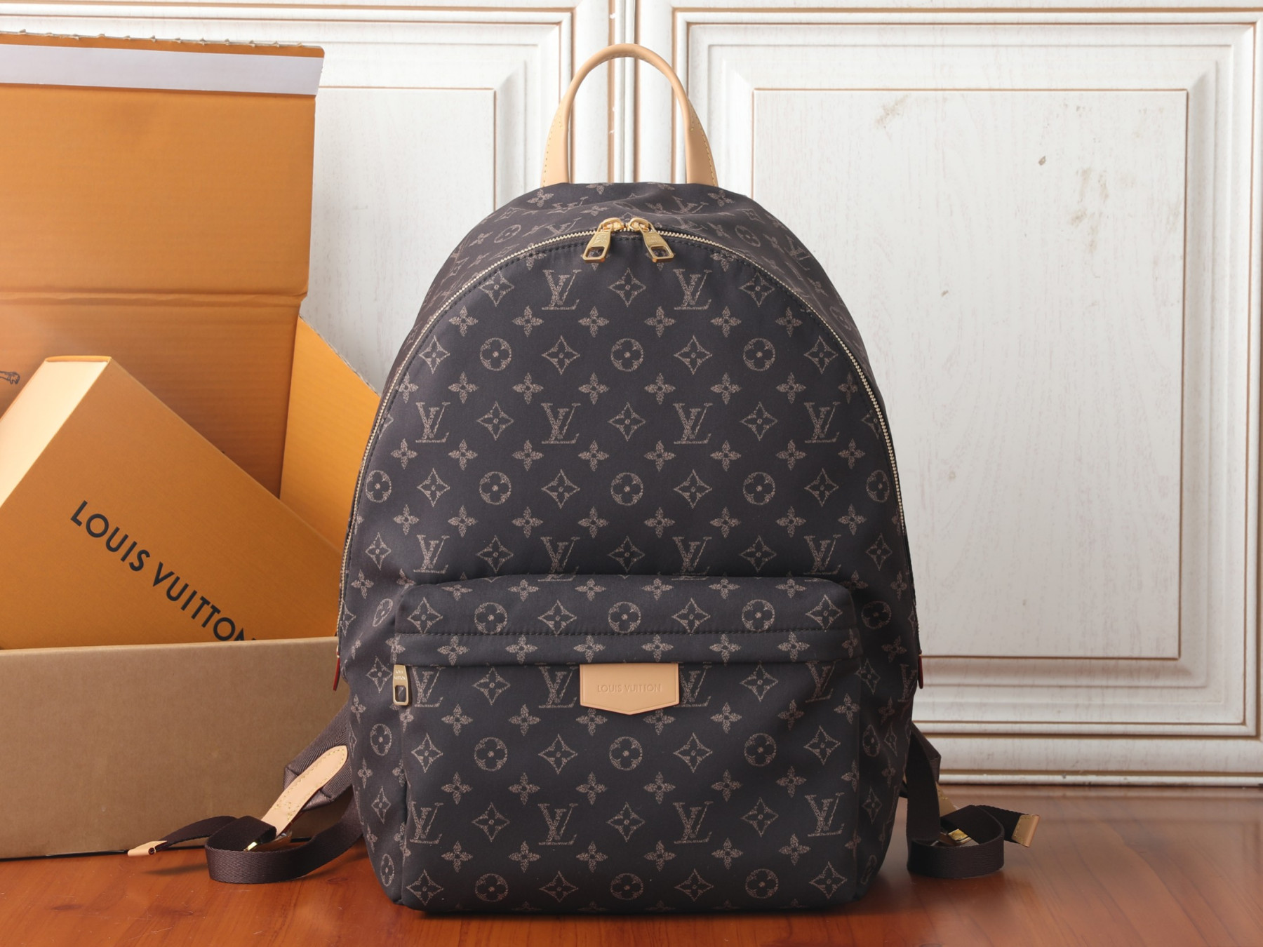 LV Track Backpack MM L0vis Vvtt0n Silk Tech M2A456 34 x 46 x 21 cm