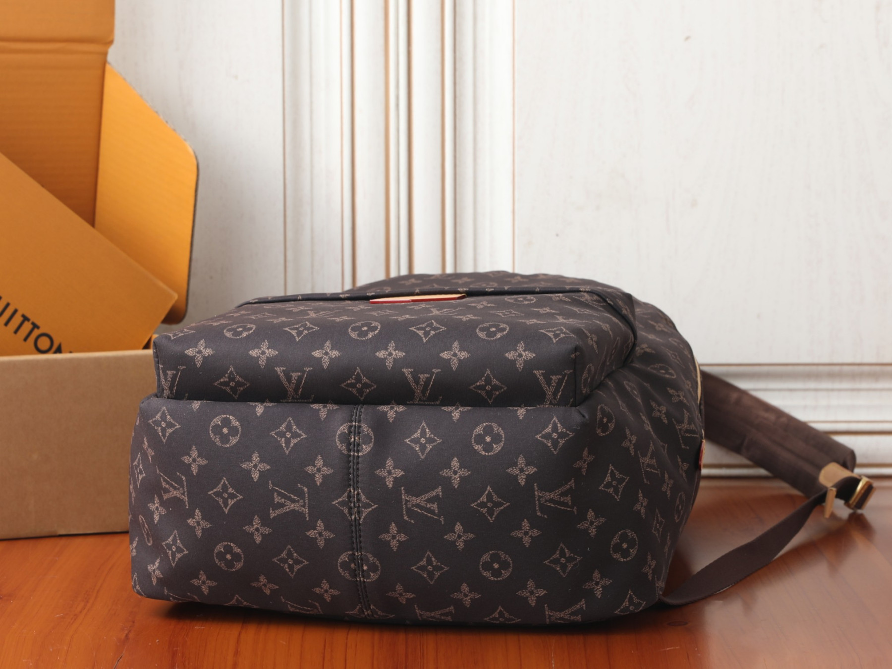 LV Track Backpack MM L0vis Vvtt0n Silk Tech M2A456 34 x 46 x 21 cm