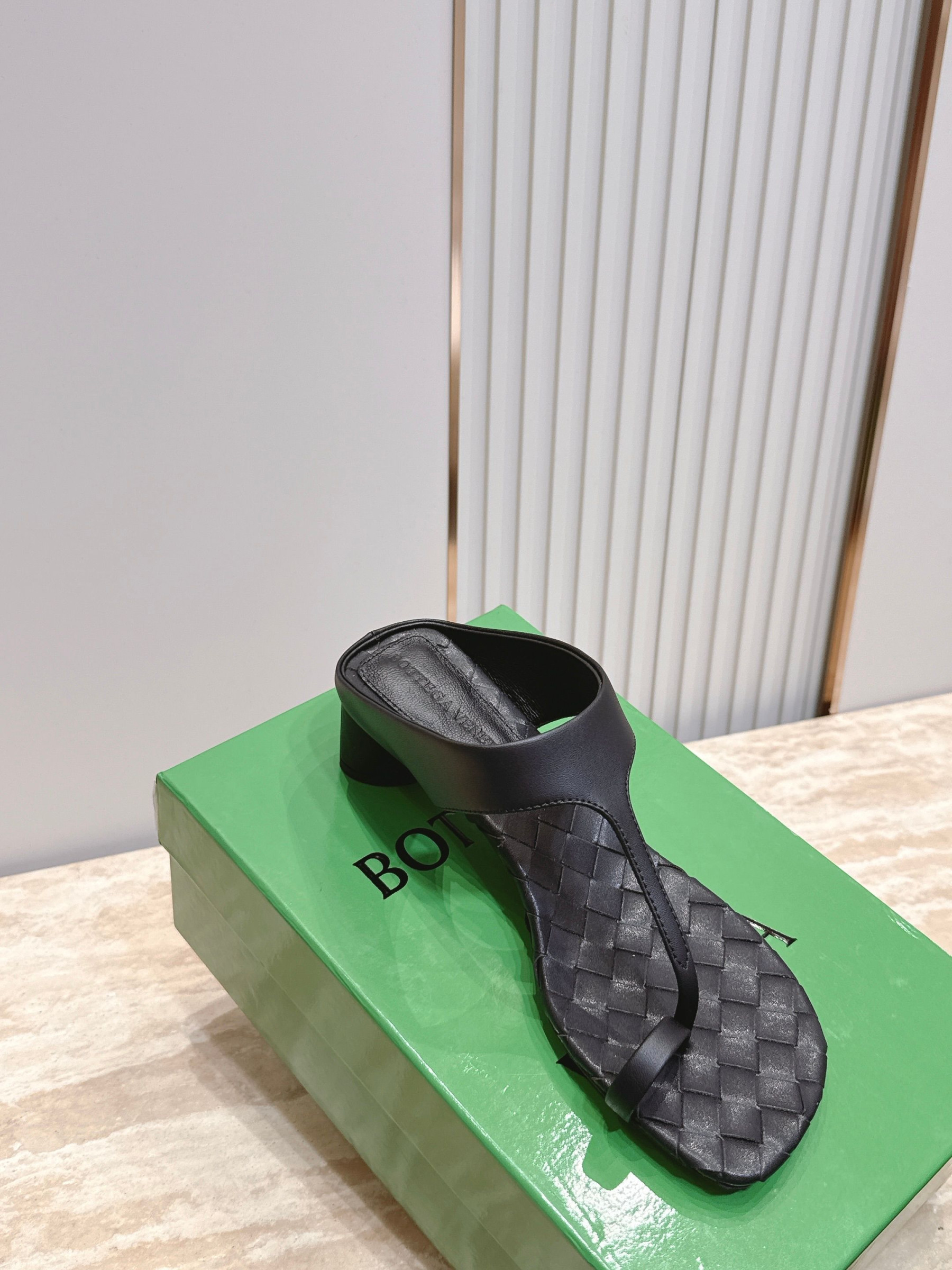 UA B0tt*ga Ven*ta Livia Thong 4cm Heel