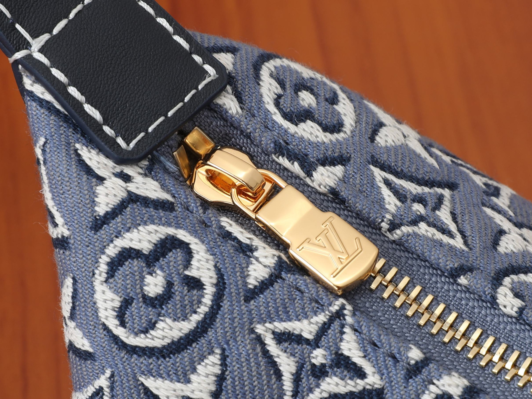 LV Pochette Hills M2A155 18.5x11x6.5cm