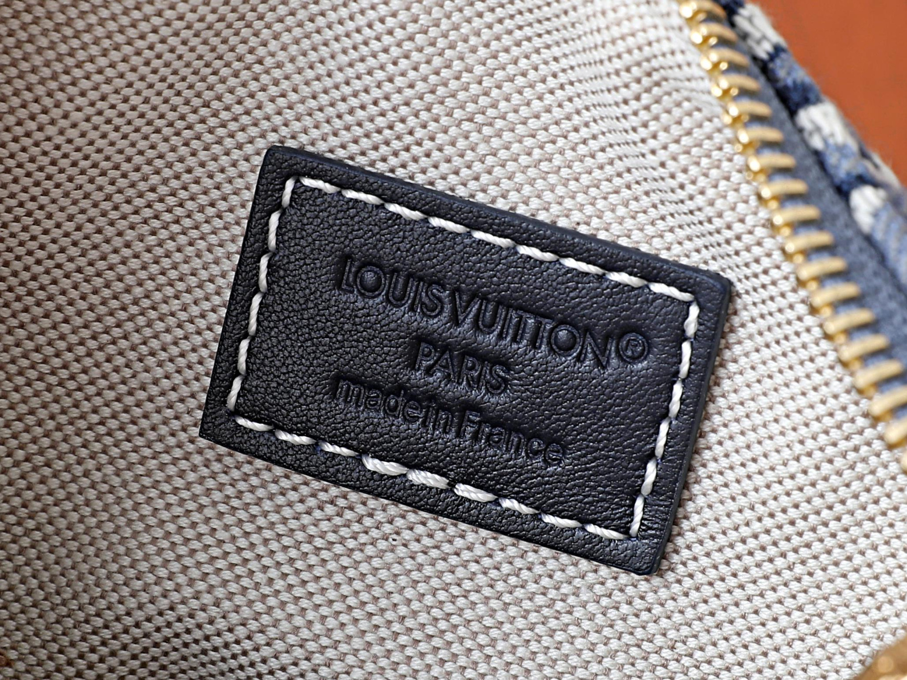 LV Pochette Hills M2A155 18.5x11x6.5cm
