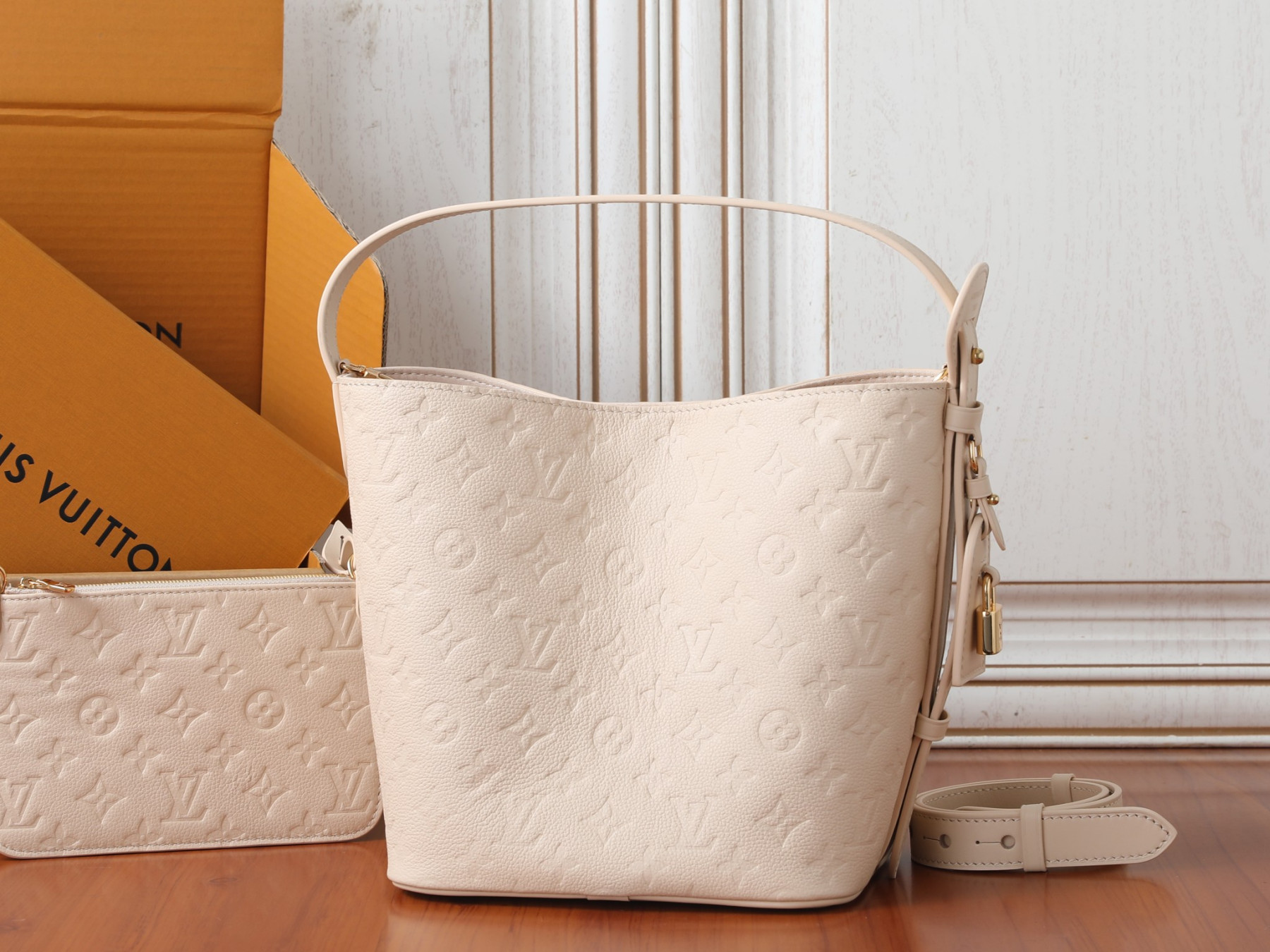 LV All In MM M2A030 21 x 24 x 16 cm