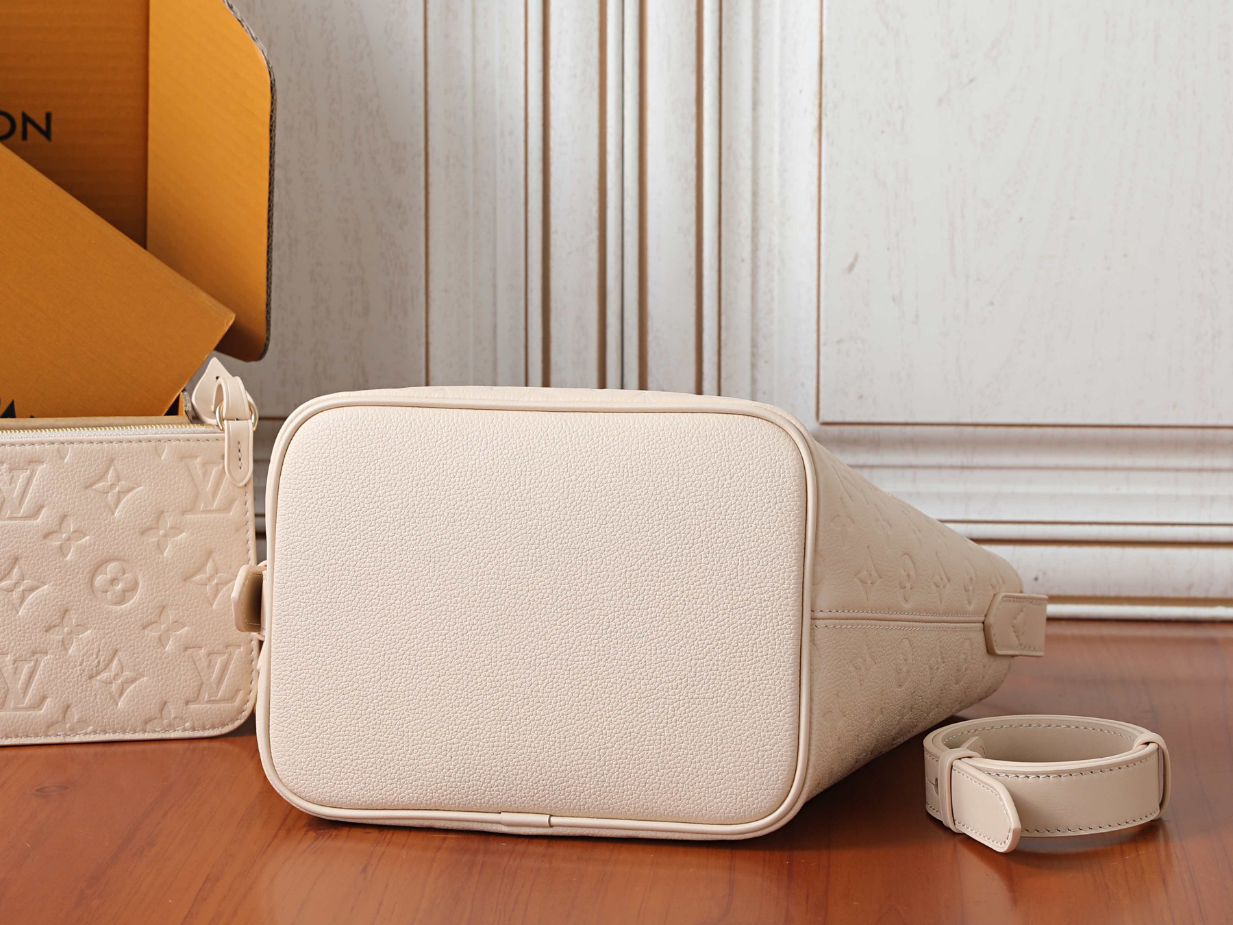 LV All In MM M2A030 21 x 24 x 16 cm
