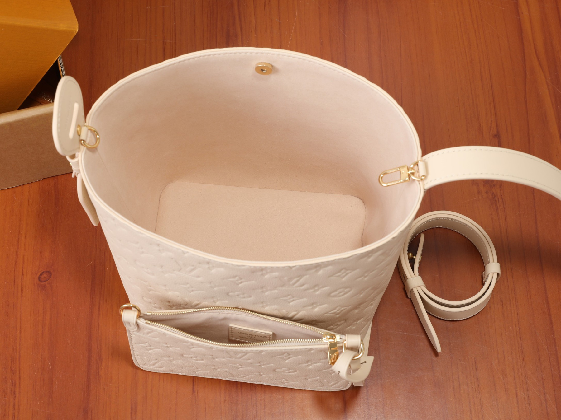 LV All In MM M2A030 21 x 24 x 16 cm