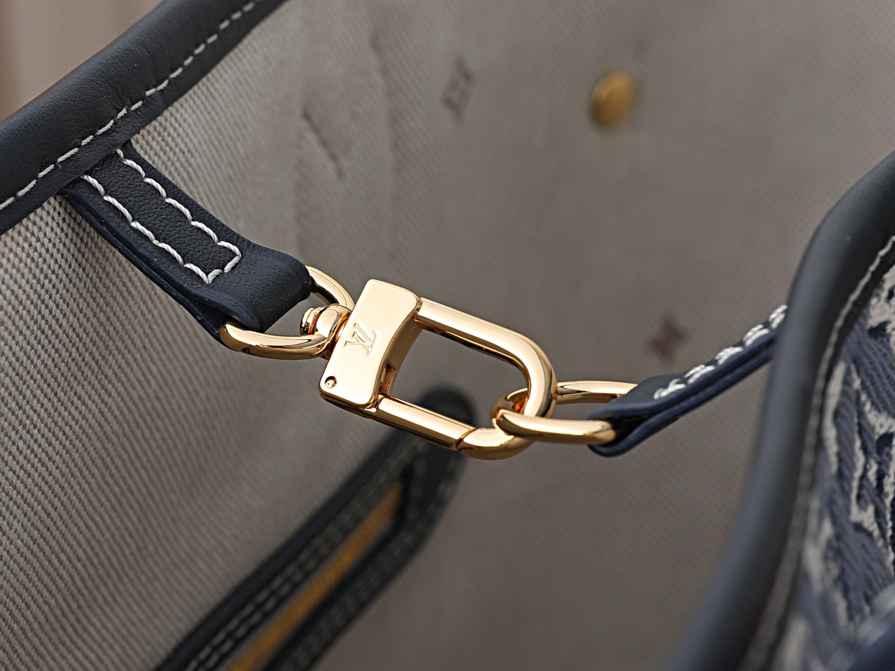 LV Neverfull MM M2A096 47 x 28 x 14 cm Without Box