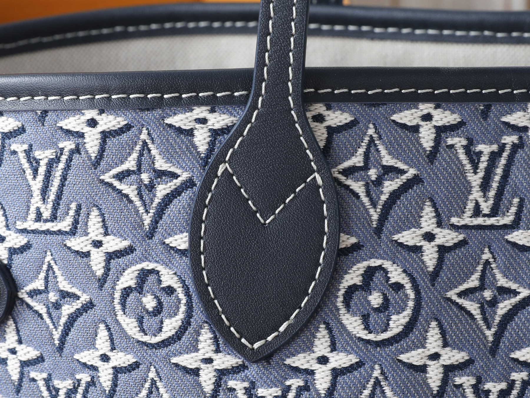 LV Neverfull MM M2A096 47 x 28 x 14 cm Without Box