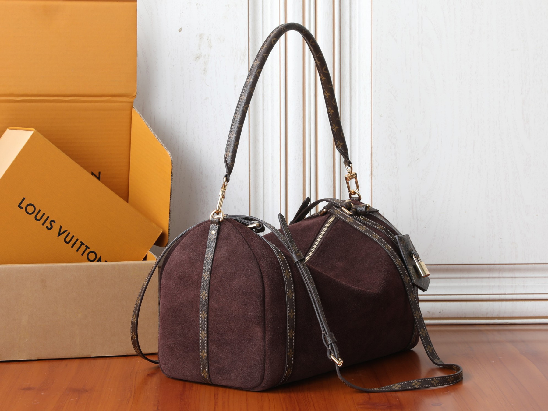 LV Express MM M2A081 36 x 24 x 18.5 cm