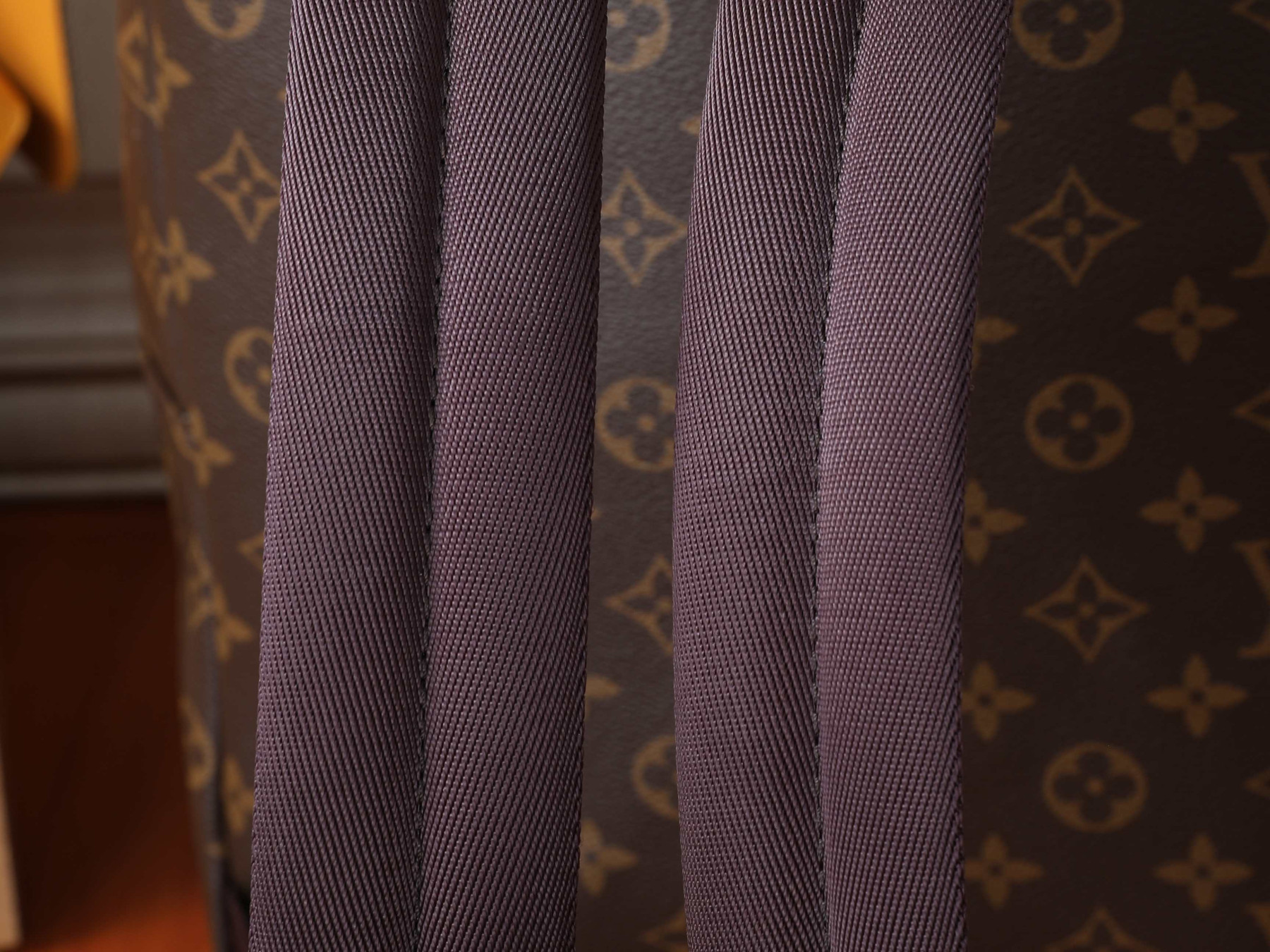 LV Discovery Cargo Backpack M25979 30 x 39 x 19 cm